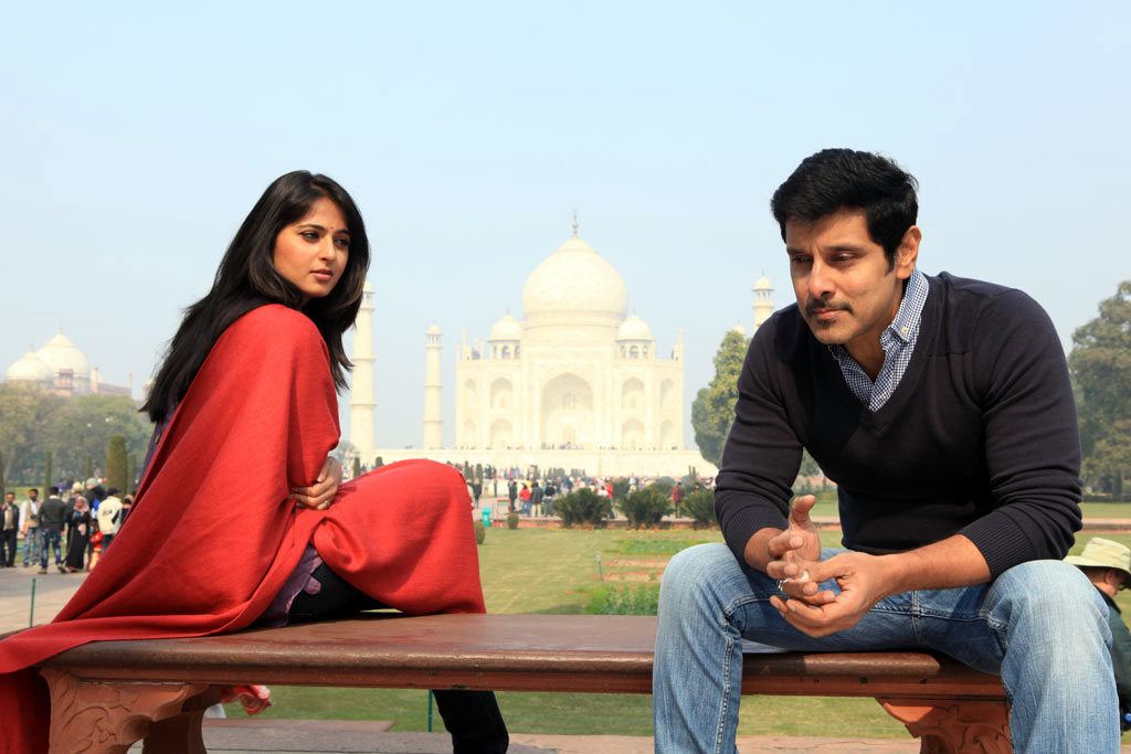 http://movies.bizhat.com/img/uploaded/thandavam%20tamil%20movie%20stills00-2.jpg
